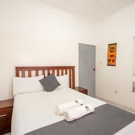 Wood Road Guest Lodge Victoria Falls Dış mekan fotoğraf