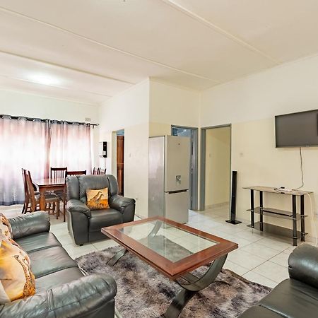 Wood Road Guest Lodge Victoria Falls Dış mekan fotoğraf
