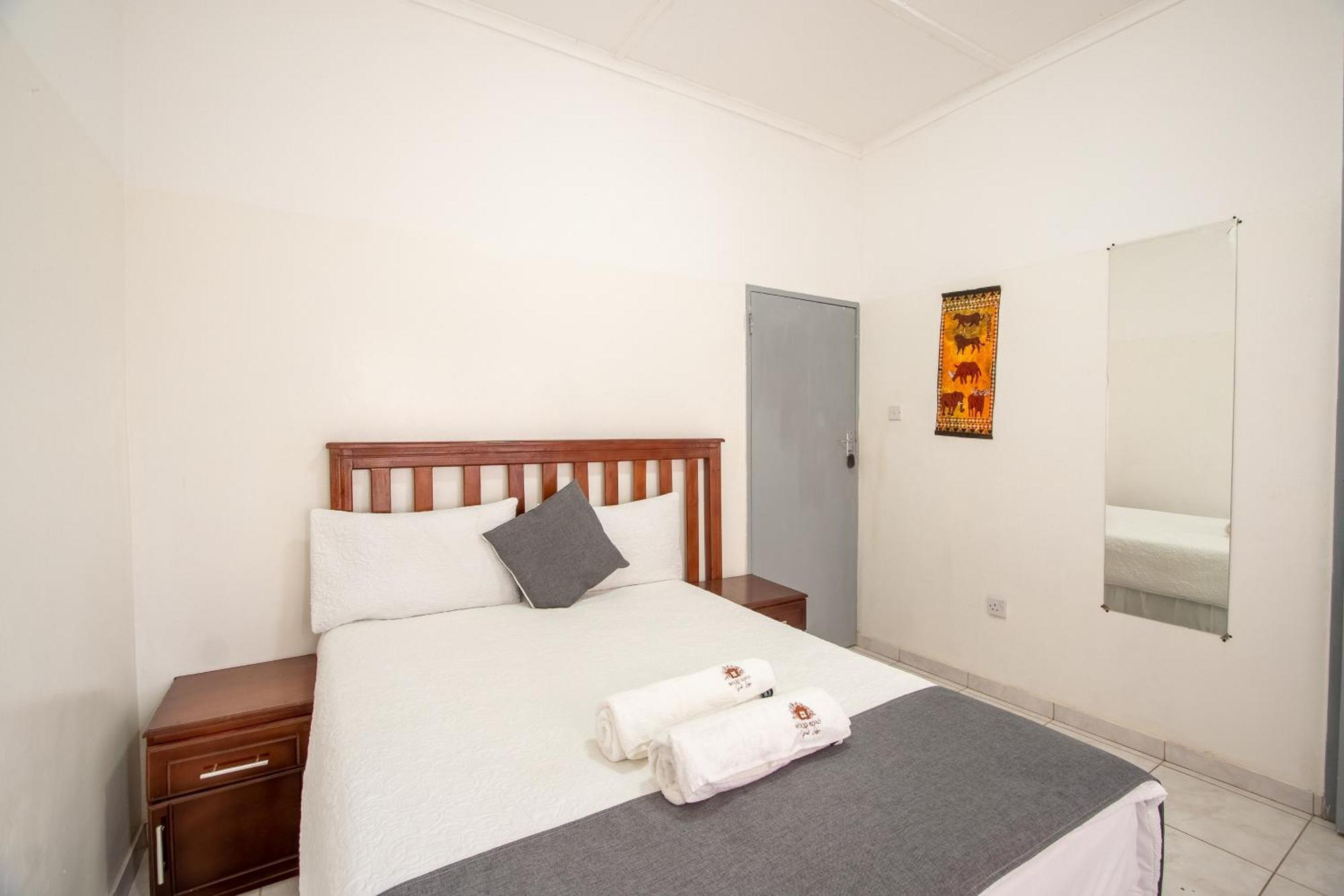 Wood Road Guest Lodge Victoria Falls Dış mekan fotoğraf