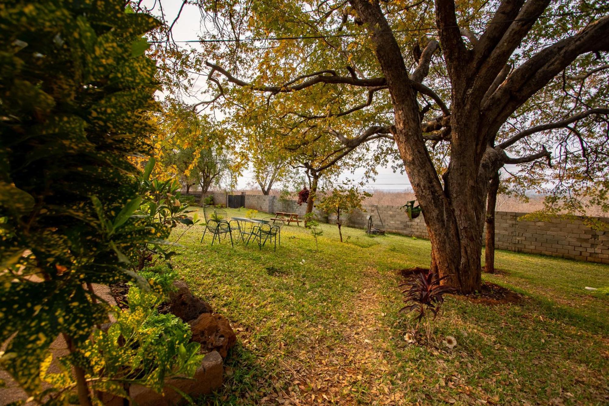 Wood Road Guest Lodge Victoria Falls Dış mekan fotoğraf